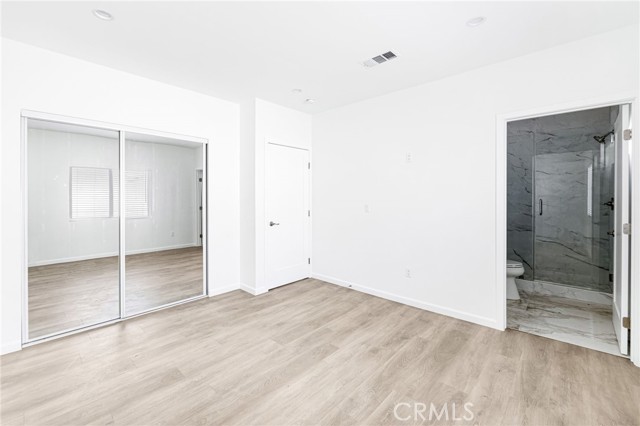 Detail Gallery Image 7 of 15 For 7044 White Oak a,  Van Nuys,  CA 91406 - 3 Beds | 2 Baths