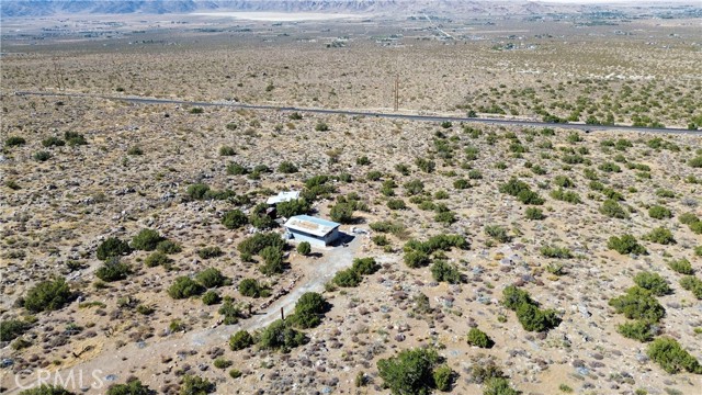 1 Silver Creek Road, Lucerne Valley CA: https://media.crmls.org/medias/3ddfef22-6e47-4588-81cc-08c3fbec7f98.jpg