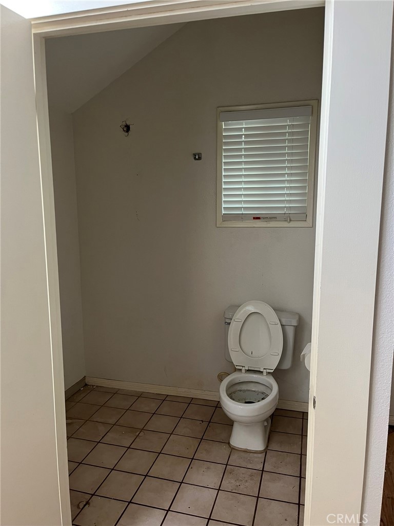 https://media.crmls.org/medias/3de16436-d949-42b4-89d8-bbe223ef6568.jpg?preset=X-Large
