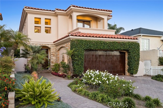 556 Helberta Avenue, Redondo Beach, California 90277, 4 Bedrooms Bedrooms, ,3 BathroomsBathrooms,Residential,Sold,Helberta,SB20115662
