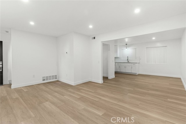 994 Valencia Street, Costa Mesa CA: https://media.crmls.org/medias/3de25ecb-bde1-44b5-885b-a2705081ebd1.jpg