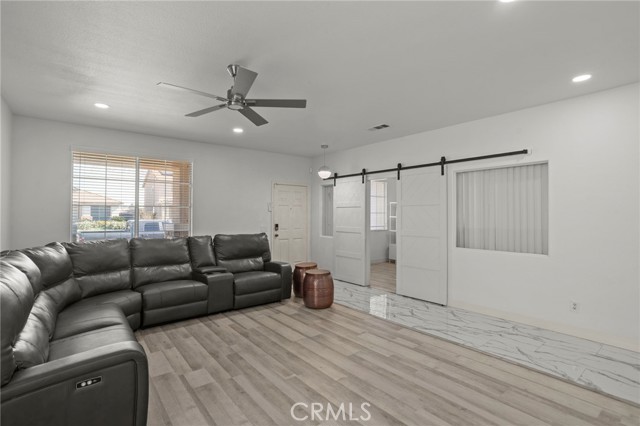 Detail Gallery Image 5 of 23 For 13576 Fern Pine, Victorville,  CA 92392 - 5 Beds | 2/1 Baths