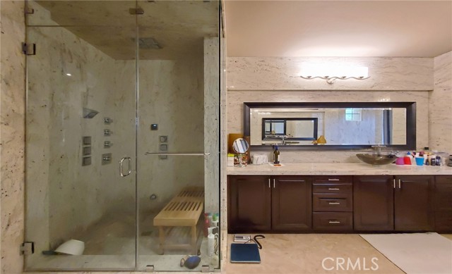 34 Sunset Cove, Newport Coast CA: https://media.crmls.org/medias/3de2bb1e-aeb5-4eef-a033-2a30971f02b1.jpg