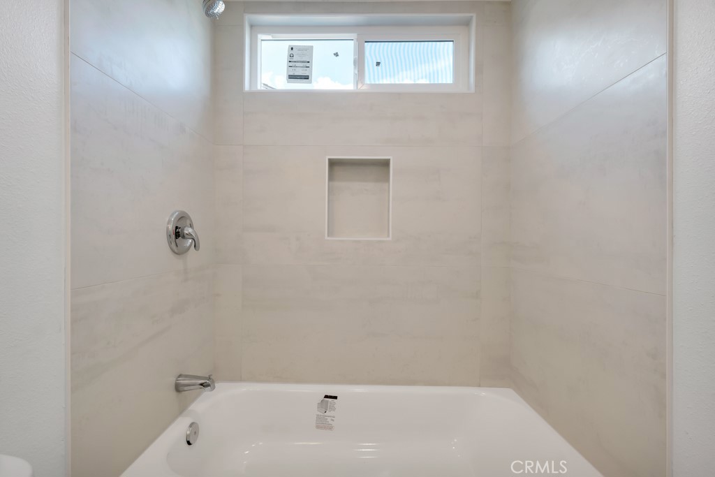https://media.crmls.org/medias/3de3c63c-fbe0-4243-a3af-d60915e33cd7.jpg?preset=X-Large