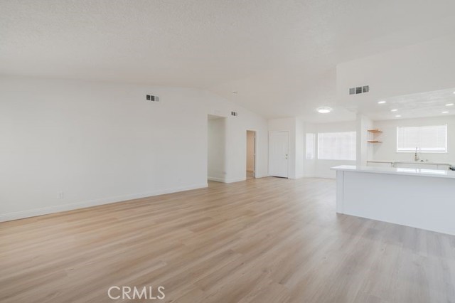 16233 Manzanita Street, Hesperia CA: https://media.crmls.org/medias/3de58526-7d09-46ca-84c4-182e4c33cd6e.jpg