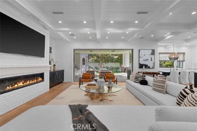 Detail Gallery Image 5 of 75 For 676 18th St, Manhattan Beach,  CA 90266 - 6 Beds | 6/2 Baths