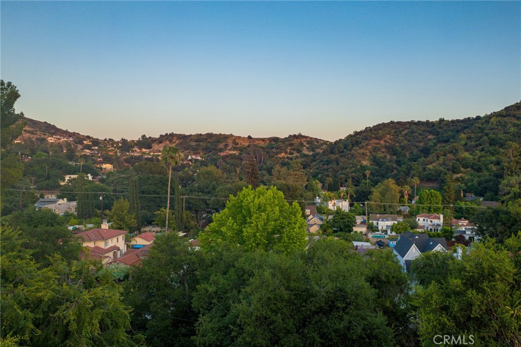 https://media.crmls.org/medias/3de8f136-3f0d-482f-a846-5519aae547e9.jpg?preset=X-Large
