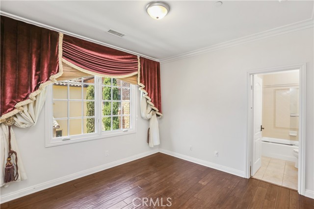 26 Woods Trail, Irvine CA: https://media.crmls.org/medias/3de9742a-de76-46e0-8fd6-d9140b250223.jpg