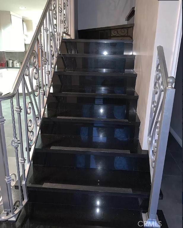 Detail Gallery Image 8 of 8 For 1338 N Jackson, Glendale,  CA 91207 - 3 Beds | 3 Baths