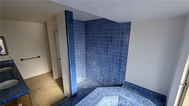 Detail Gallery Image 16 of 22 For 100 S Lucia Ave #1,  Redondo Beach,  CA 90277 - 3 Beds | 3 Baths