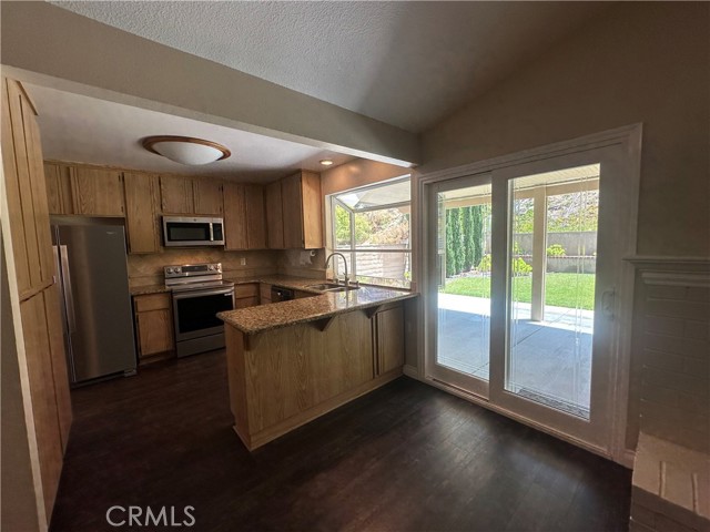 Detail Gallery Image 13 of 24 For 5982 Amberdale Dr, Yorba Linda,  CA 92886 - 3 Beds | 2 Baths