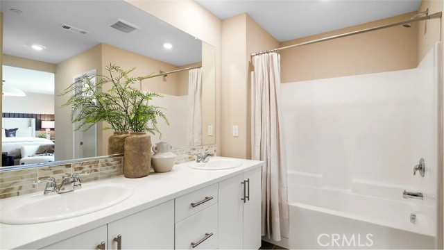 Detail Gallery Image 15 of 21 For 1479 Saddle Cir, San Jacinto,  CA 92582 - 4 Beds | 3/2 Baths