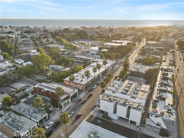 1121 Abbot Kinney Boulevard, Venice CA: https://media.crmls.org/medias/3dedcb47-e411-40a0-8527-c56e25ddbae1.jpg