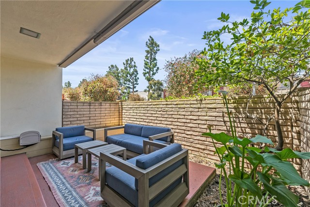 Detail Gallery Image 23 of 30 For 4745 La Villa Marina #J,  Marina Del Rey,  CA 90292 - 2 Beds | 2/1 Baths