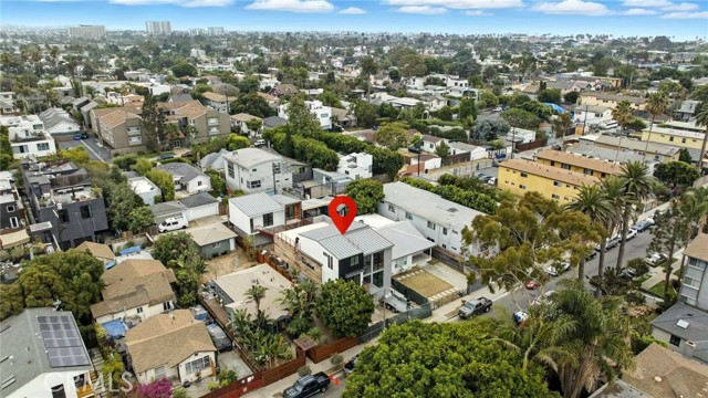 664 Indiana Avenue, Venice CA: https://media.crmls.org/medias/3dee279c-e0b3-4563-b01a-89d73f897a97.jpg