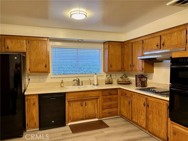 1570 Verde Vista Drive, Monterey Park CA: https://media.crmls.org/medias/3def3b9b-b7ac-4309-9a78-8b165d074a97.jpg