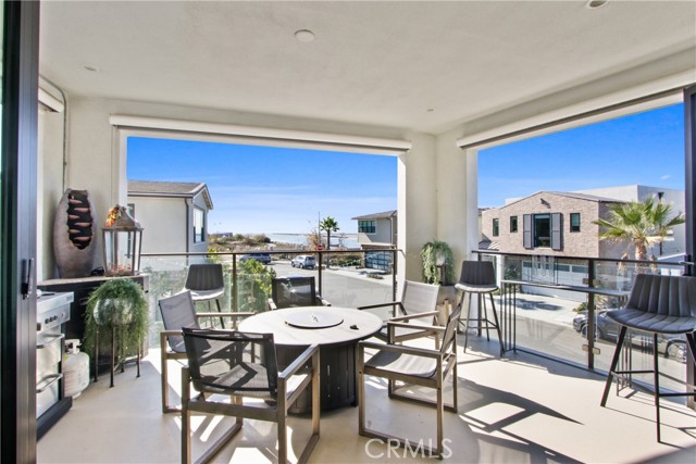 208 Ocean Place, Seal Beach CA: https://media.crmls.org/medias/3def9739-0b49-44be-aeab-66464b27afdb.jpg