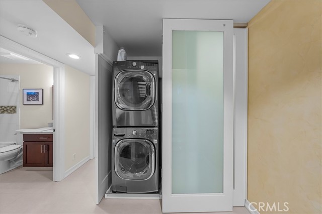 Detail Gallery Image 23 of 27 For 760 Manhattan Beach Blvd #B,  Manhattan Beach,  CA 90266 - 3 Beds | 3 Baths