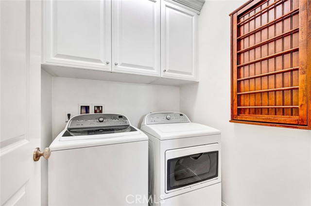 34 Somerton, Irvine CA: https://media.crmls.org/medias/3df0157a-c4bf-432e-a035-6a46c4989818.jpg