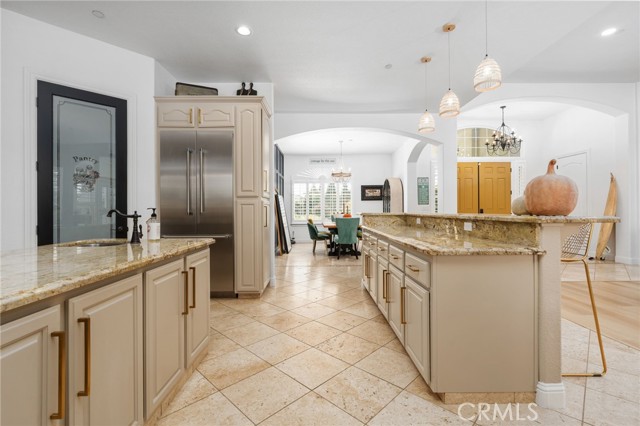 Breakfast bar with ample seating