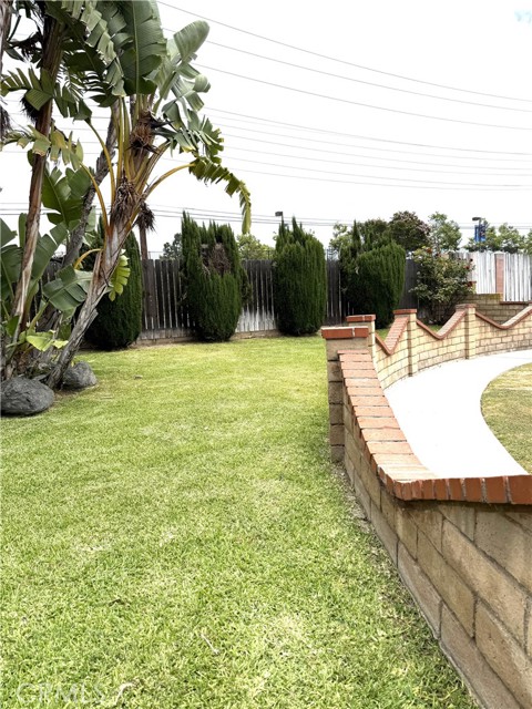 11903 Groveside Avenue, Whittier CA: https://media.crmls.org/medias/3df18b64-d6d3-4fef-bb1a-3dc439943e7a.jpg
