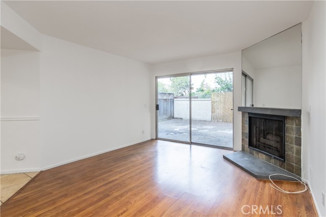 Detail Gallery Image 4 of 20 For 20253 Keswick St #103,  Winnetka,  CA 91306 - 2 Beds | 2 Baths