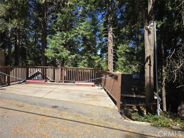 752 Big Oak, Crestline, CA 92325