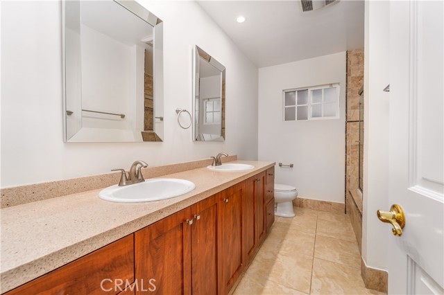 Detail Gallery Image 14 of 26 For 21711 Mulholland, Woodland Hills,  CA 91364 - 4 Beds | 2 Baths