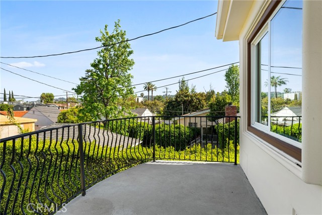 Detail Gallery Image 27 of 39 For 4818 Lemona Ave, Sherman Oaks,  CA 91403 - 5 Beds | 6 Baths