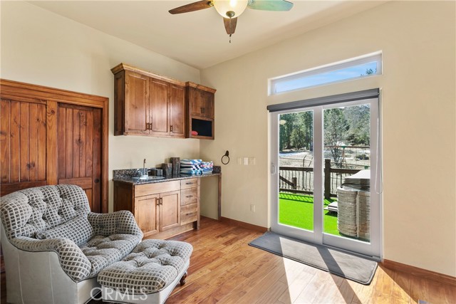 858 Fox Tower Way, Big Bear Lake CA: https://media.crmls.org/medias/3df46bca-8016-4591-9f9d-6956b5348b21.jpg