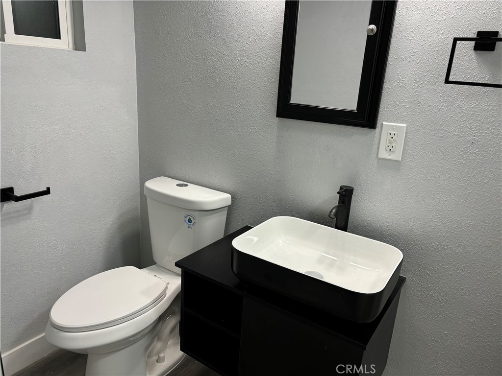 https://media.crmls.org/medias/3df48f78-226a-461a-bbfd-66899ca1e97e.jpg?preset=X-Large