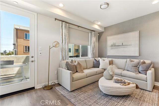 Detail Gallery Image 2 of 10 For 11716 Arkansas St #I,  Artesia,  CA 90701 - 3 Beds | 3/1 Baths