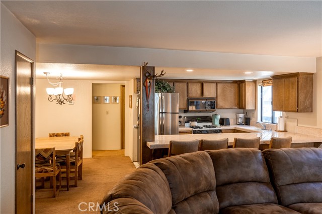 Detail Gallery Image 5 of 31 For 667 Summit Bld #4,  Big Bear Lake,  CA 92315 - 3 Beds | 2 Baths