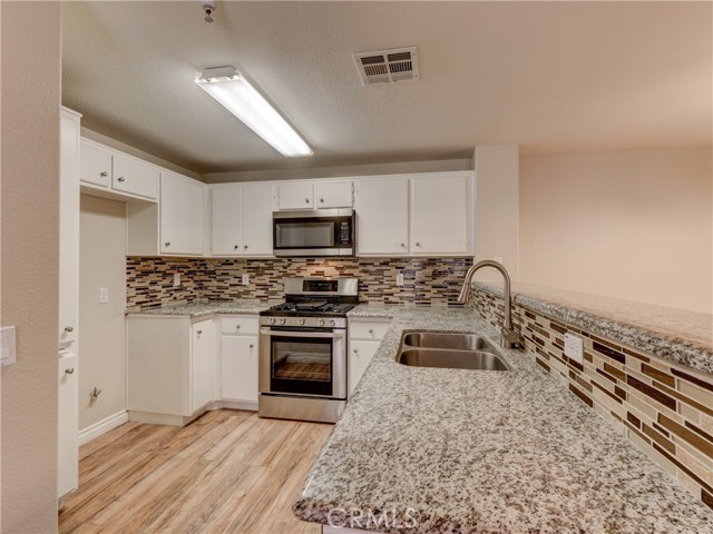 Detail Gallery Image 7 of 21 For 31347 David Ln, Temecula,  CA 92592 - 2 Beds | 2 Baths