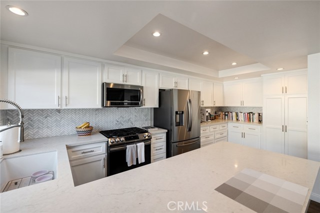 Detail Gallery Image 20 of 36 For 240 S Broadway #2,  Redondo Beach,  CA 90277 - 3 Beds | 2/1 Baths