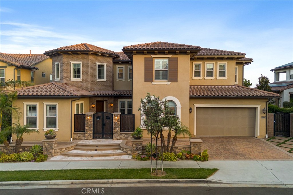 2282 E Rosecrans Court