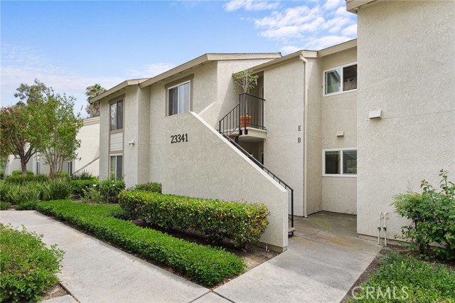 Detail Gallery Image 3 of 31 For 23341 La Glorieta #B,  Mission Viejo,  CA 92691 - 2 Beds | 1 Baths