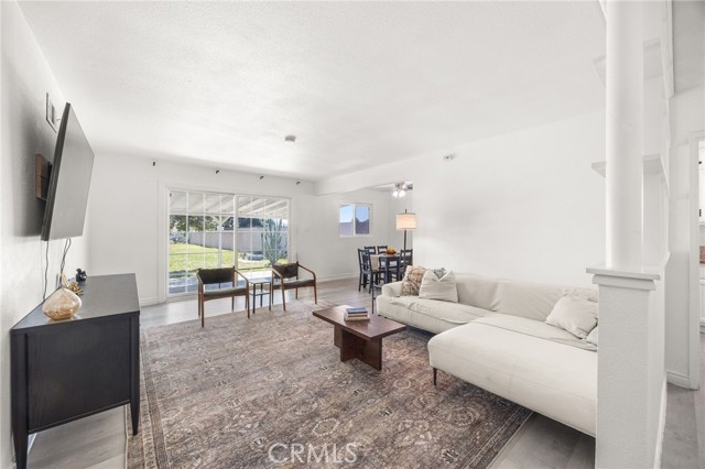 Detail Gallery Image 3 of 34 For 17875 Merrill, Fontana,  CA 92335 - 3 Beds | 1/1 Baths