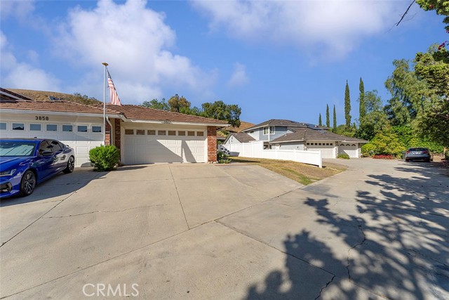 Image 2 of 25 For 3862 Ravenswood Drive