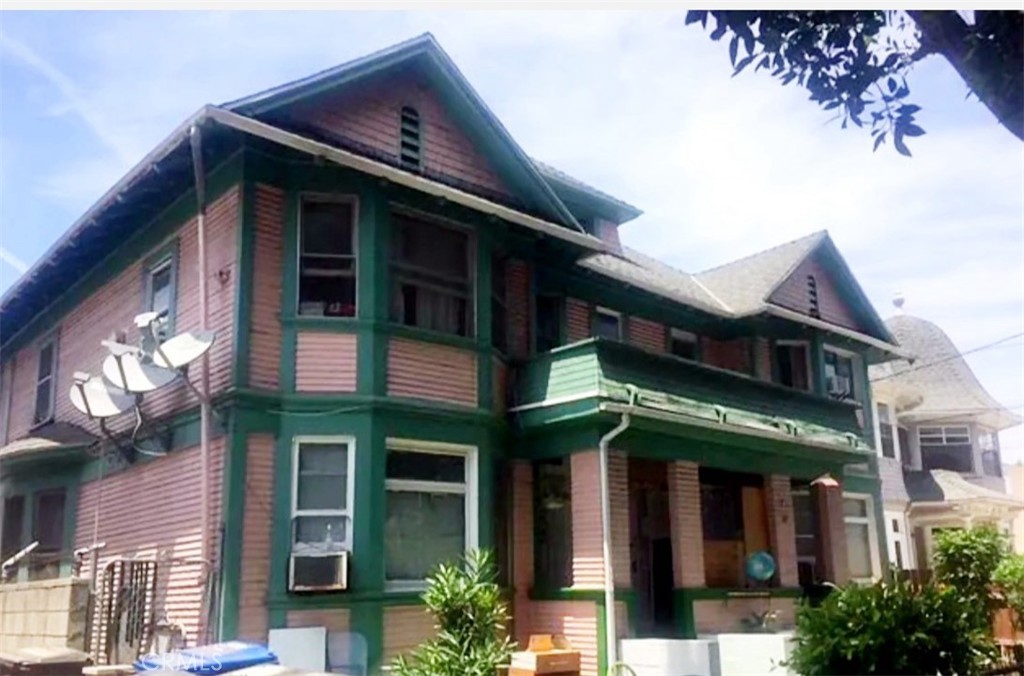 Quadruplex at 1415 S Union Avenue