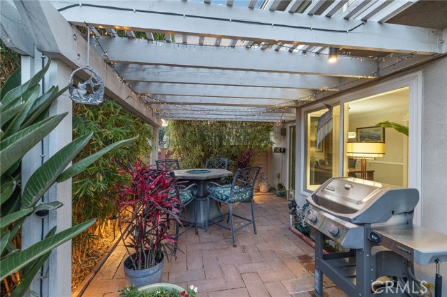 56 Ashbrook, Irvine CA: https://media.crmls.org/medias/3dfad8f7-1784-4c62-8bc5-687a6d9c4523.jpg