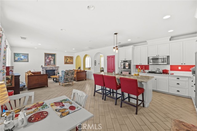 Detail Gallery Image 9 of 41 For 23129 Rustic Oak, Wildomar,  CA 92595 - 5 Beds | 4/1 Baths