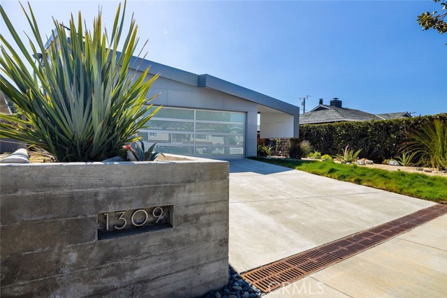 1309 Irena Avenue, Redondo Beach, California 90277, 3 Bedrooms Bedrooms, ,3 BathroomsBathrooms,Residential,Sold,Irena,SB23035275