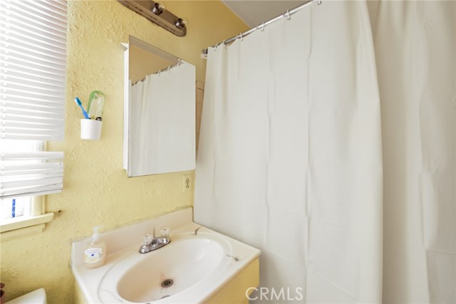 803 N Grandee, Compton CA: https://media.crmls.org/medias/3dfc2b5a-5428-4336-bd62-8ef91fe2190f.jpg