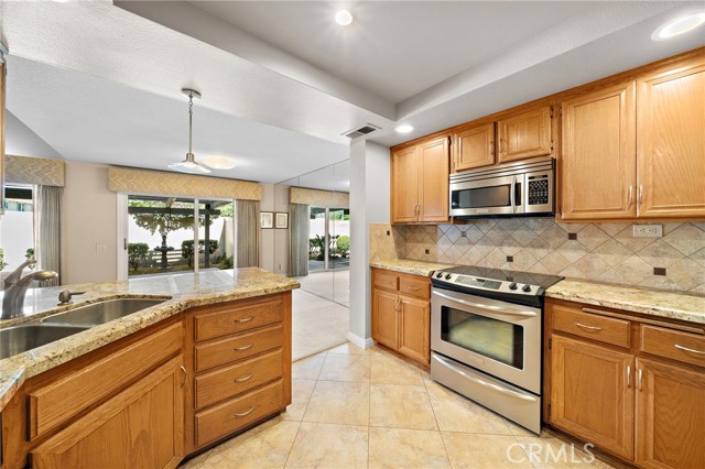 18108 Hearth Drive, Fountain Valley CA: https://media.crmls.org/medias/3dfc5aa1-3238-43ea-9e50-e8ef3661c8fd.jpg