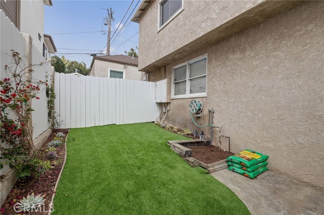 Detail Gallery Image 11 of 37 For 551 Avenue B, Redondo Beach,  CA 90277 - 3 Beds | 2/1 Baths