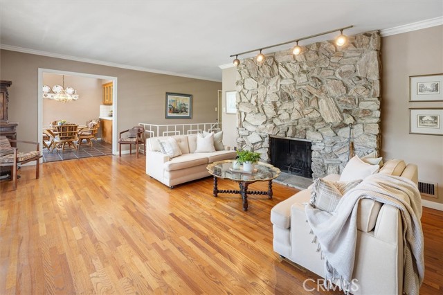 Detail Gallery Image 9 of 39 For 3342 Dunsmere, Glendale,  CA 91206 - 3 Beds | 2 Baths