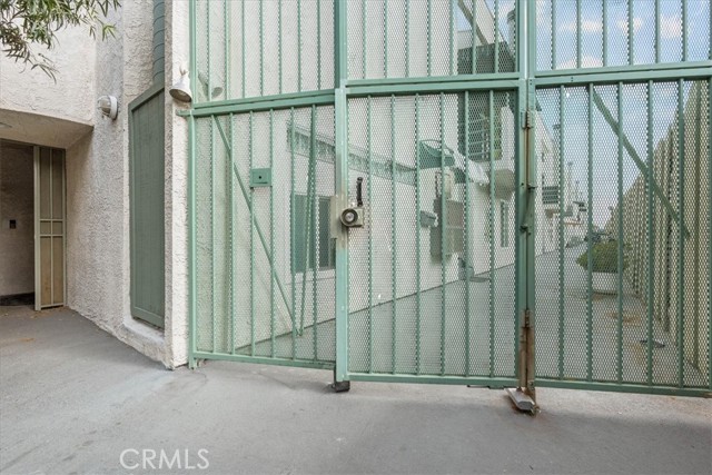 Detail Gallery Image 5 of 33 For 6036 Hazelhurst #C,  North Hollywood,  CA 91606 - 1 Beds | 2 Baths