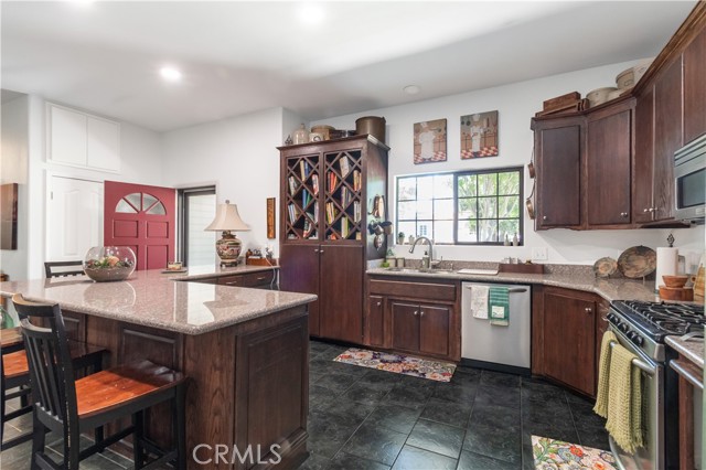Detail Gallery Image 9 of 28 For 402 9th St, Paso Robles,  CA 93446 - 3 Beds | 2 Baths