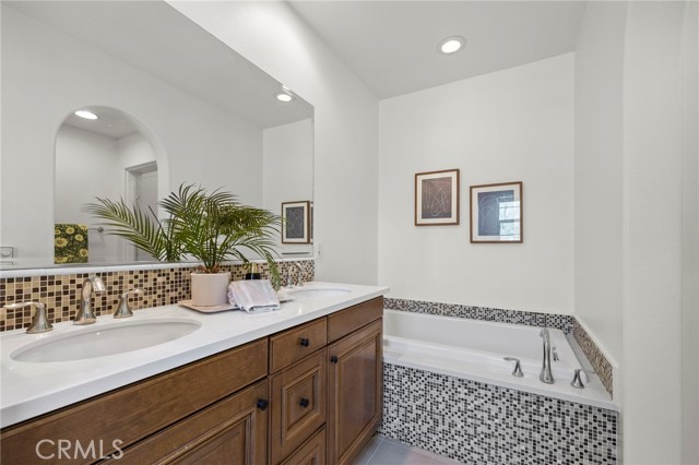 Detail Gallery Image 20 of 35 For 922 E Baseline Rd, Claremont,  CA 91711 - 3 Beds | 2/1 Baths